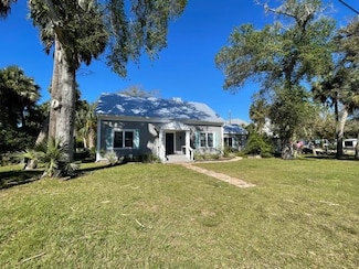 123 Avenue C, Apalachicola, FL 32320