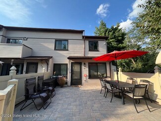 30 Selvin Loop Unit 170, Staten Island, NY 10303
