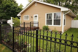220 N Loucks St, Aurora, IL 60505