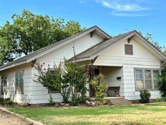 210 E Pierce St, Winters, TX 79567