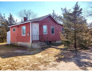 8 Almeida St, Wareham, MA 02571