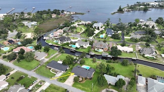 136 Queens Cir, Panama City, FL 32405