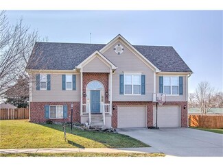 111 Somerset Dr, Gower, MO 64454