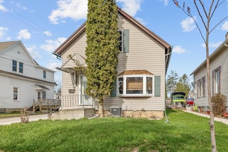 1214 S 17th St, Sheboygan, WI 53081