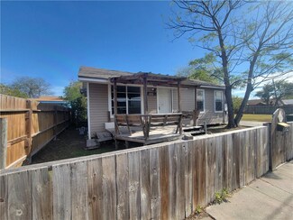 818 Meuly St, Corpus Christi, TX 78405