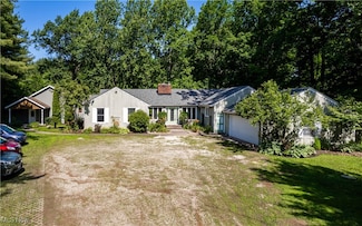 19322 E River Rd, Columbia Station, OH 44028