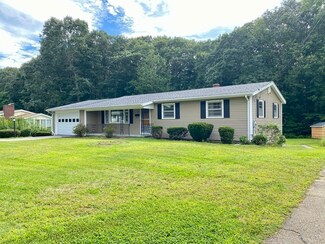 35 Crestwood Rd, Leicester, MA 01524