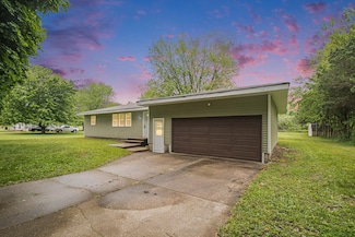 941 Closson Dr, Benton Harbor, MI 49022