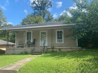 34 Wiley St, Jackson, TN 38301