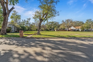 126 Athenia Dr, Fort Worth, TX 76114