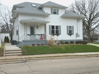 615 Green St Unit 2, Peru, IL 61354