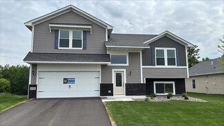 10108 Twin Lakes Pkwy NW, Elk River, MN 55330