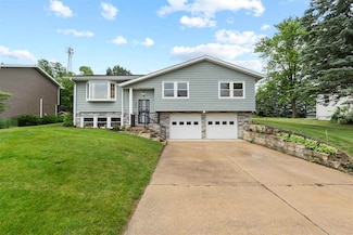 405 Hampton Dr, Williamsburg, IA 52361