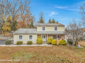 1 Rockledge Dr, Mountain Top, PA 18707
