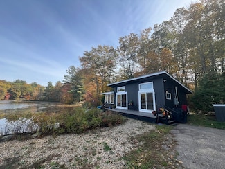 102 River St, Rochdale, MA 01542