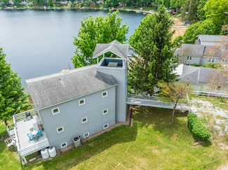 15657 Lakeview Dr, Buchanan, MI 49107