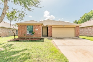 1102 David Dr, Euless, TX 76040