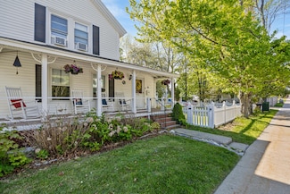 75 Ledgelawn Ave, Bar Harbor, ME 04609