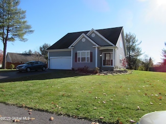 16 Slatestone Dr, Schenectady, NY 12302