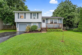 7388 Oakpost Rd, Liverpool, NY 13088