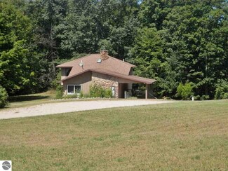1540 Hidden Hollow, Beulah, MI 49617