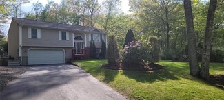 15 Paradise Ln, Johnston, RI 02919