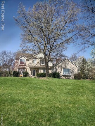 743 Aaron Dr, Highland, MI 48356