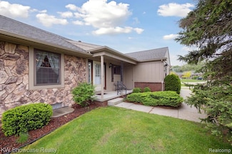 11928 Shenandoah Dr Unit 3, South Lyon, MI 48178