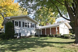 1330 Rosedale Ln, Hoffman Estates, IL 60169