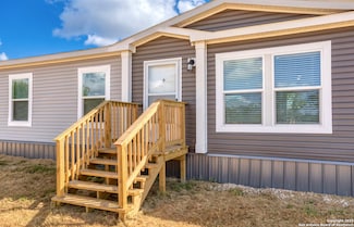 6093 Leal Rd, Pleasanton, TX 78064