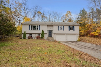 69 Ross Hill Rd, Jewett City, CT 06351