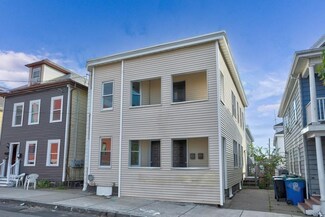 11 Salem St, Salem, MA 01970