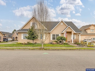 2787 Hazelnut Dr, Woodburn, OR 97071
