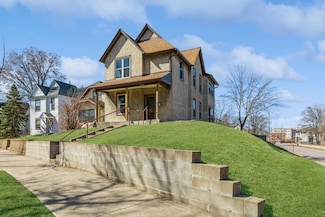 1730 5th St NE, Minneapolis, MN 55413