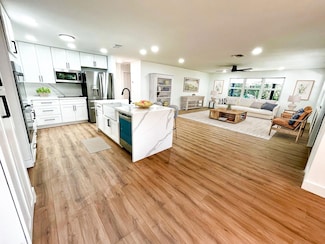 216 Bayberry Dr, Plantation, FL 33317