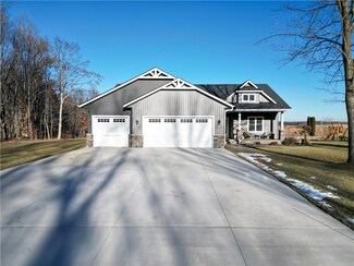 S8653 Cottonwood Cir, Eau Claire, WI 54701