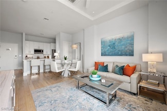 101 8th St S Unit 206, Naples, FL 34102