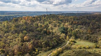 1199 Braun Rd, Belpre, OH 45714