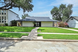 5330 Dumfries Dr, Houston, TX 77096