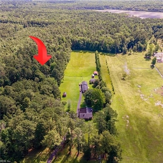 8 Shillelagh Rd, Chesapeake, VA 23323