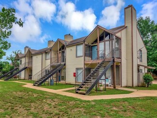 908 Pearl St, Nacogdoches, TX 75961