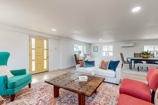 308 Saavedra Rd SW, Albuquerque, NM 87105