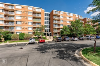 2201 S Stewart Ave Unit 4J, Lombard, IL 60148