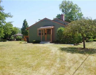 2264 Parkwood Ave, Ann Arbor, MI 48104
