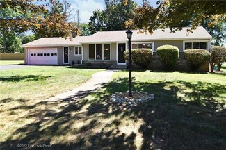 8 Gould Rd, Cranston, RI 02921