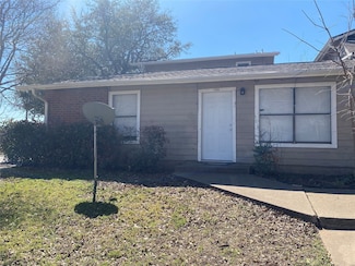 2166 Knoll Crest Dr, Arlington, TX 76014