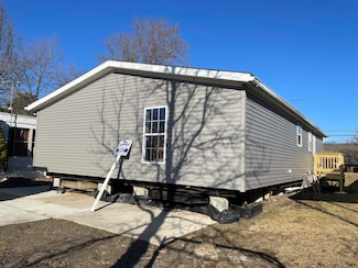 3947 W Jefferson Ave, Trenton, MI 48183