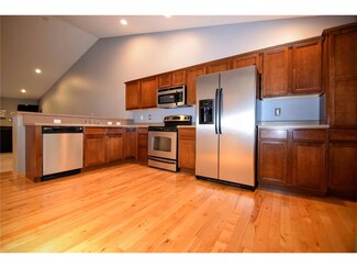 140 Ridgeview Dr Unit 140, Fairfax, IA 52228