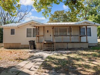 202 Jenkins Rd, Elkhart, TX 75839