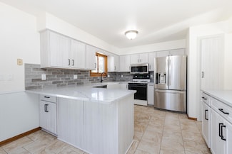 2006 Garland Ave, Waukesha, WI 53188